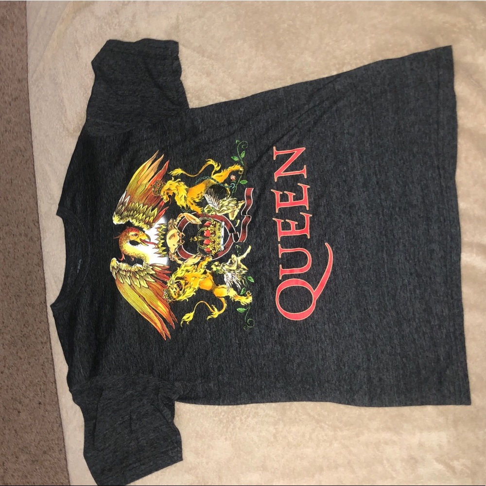 Juniors medium QUEEN shirt